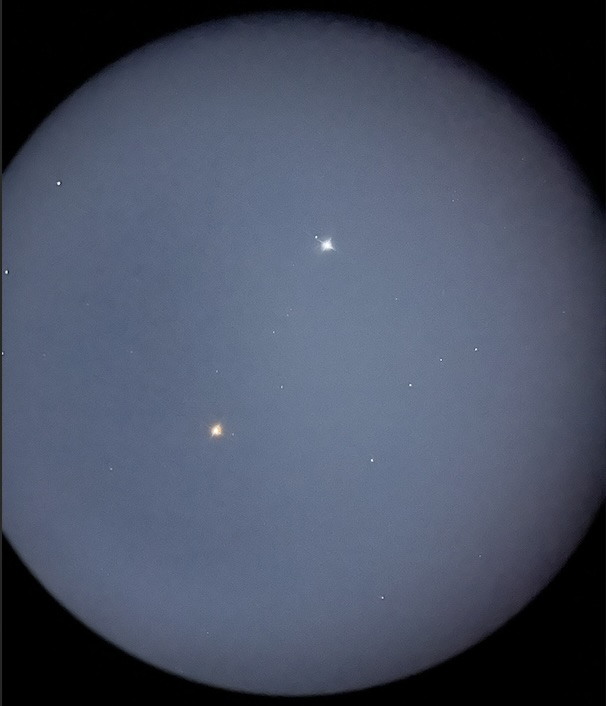 photo of conjunction of a red mars at the lower left and a blue regulus at the upper right